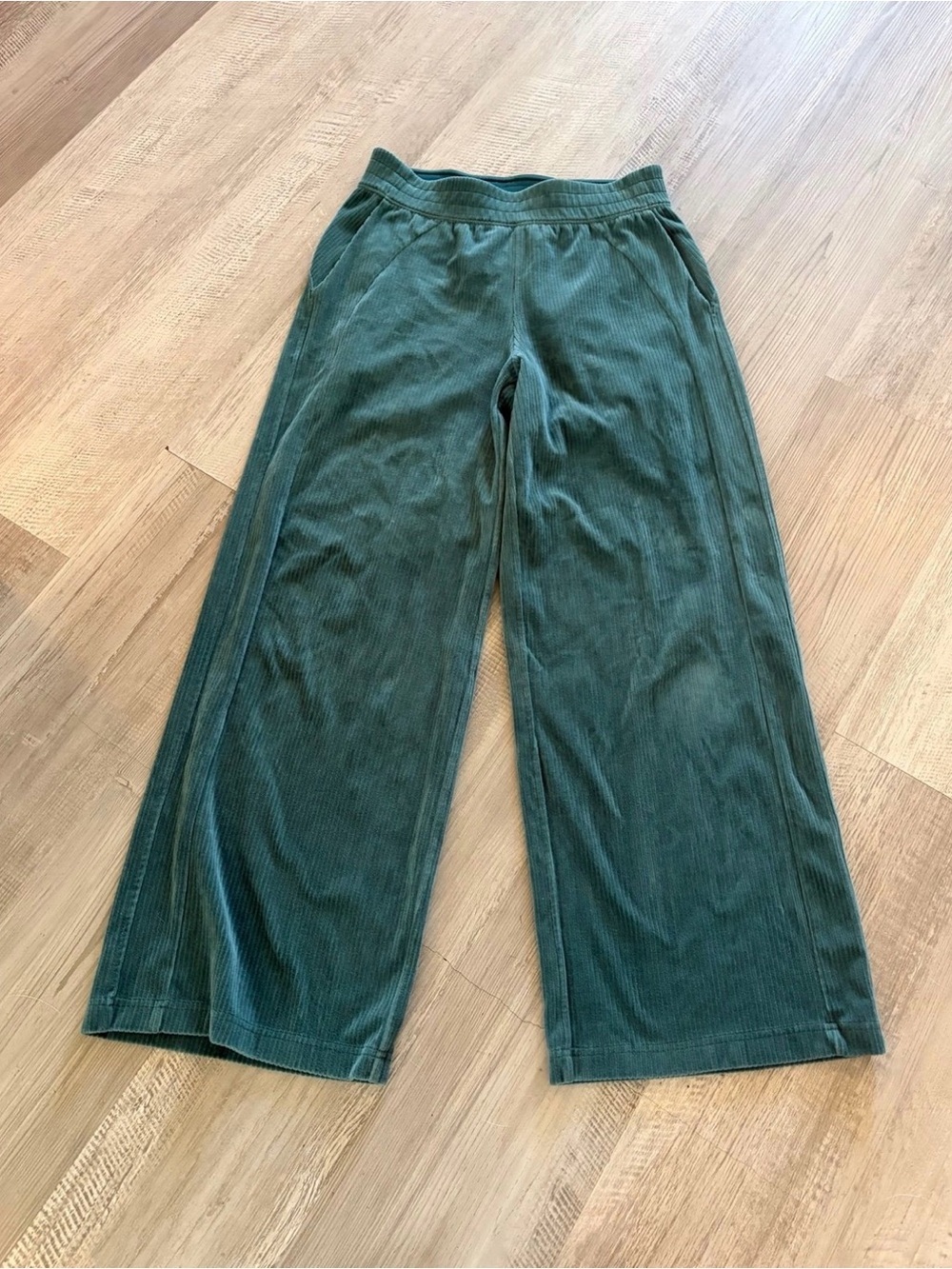 Lululemon Scuba MR Wide Length Pant Velvet Cord Size 6 SMTL 08601